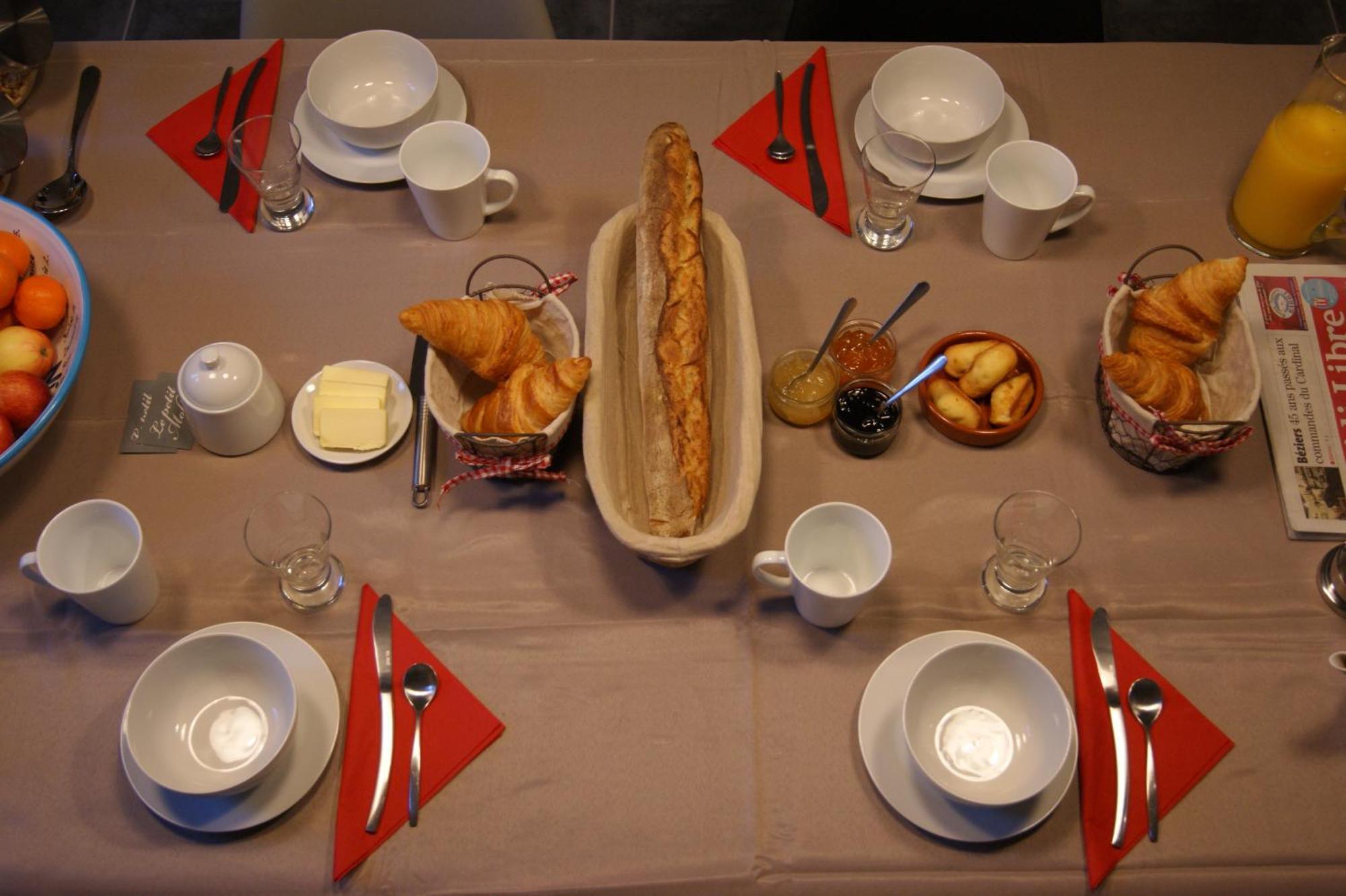 Le Petit Moliere Bed and Breakfast Servian Exteriör bild
